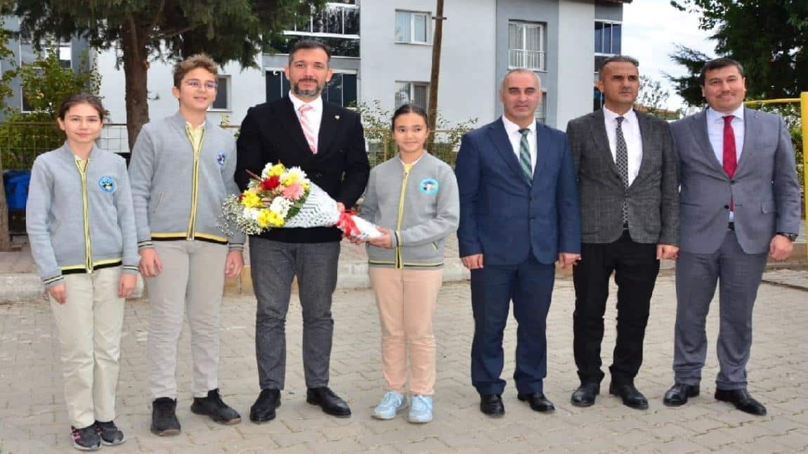 Manisa İl Milli Eğitim Müdürümüz Sayın Mehmet UĞURELLİ okulumuzu ziyaret etti.